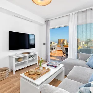https://lola-playa-puerto-marina.es-andalucia.com