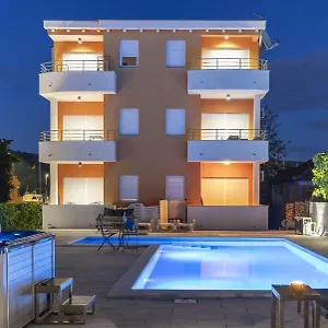https://m-b-apartment-bibinje.hotelinzadar.com